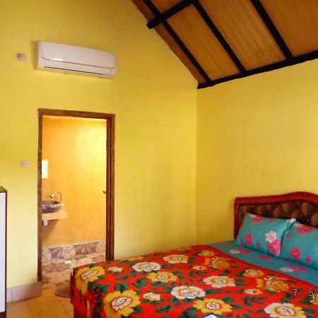 Aura Guest House Gili Air Exterior photo